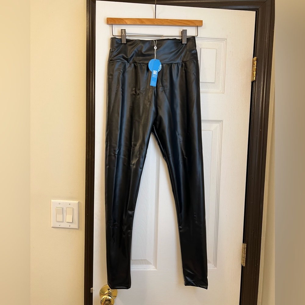 Cupshe x Lauren Holidaze Faux Leather High Waisted Leggings. S/ Black